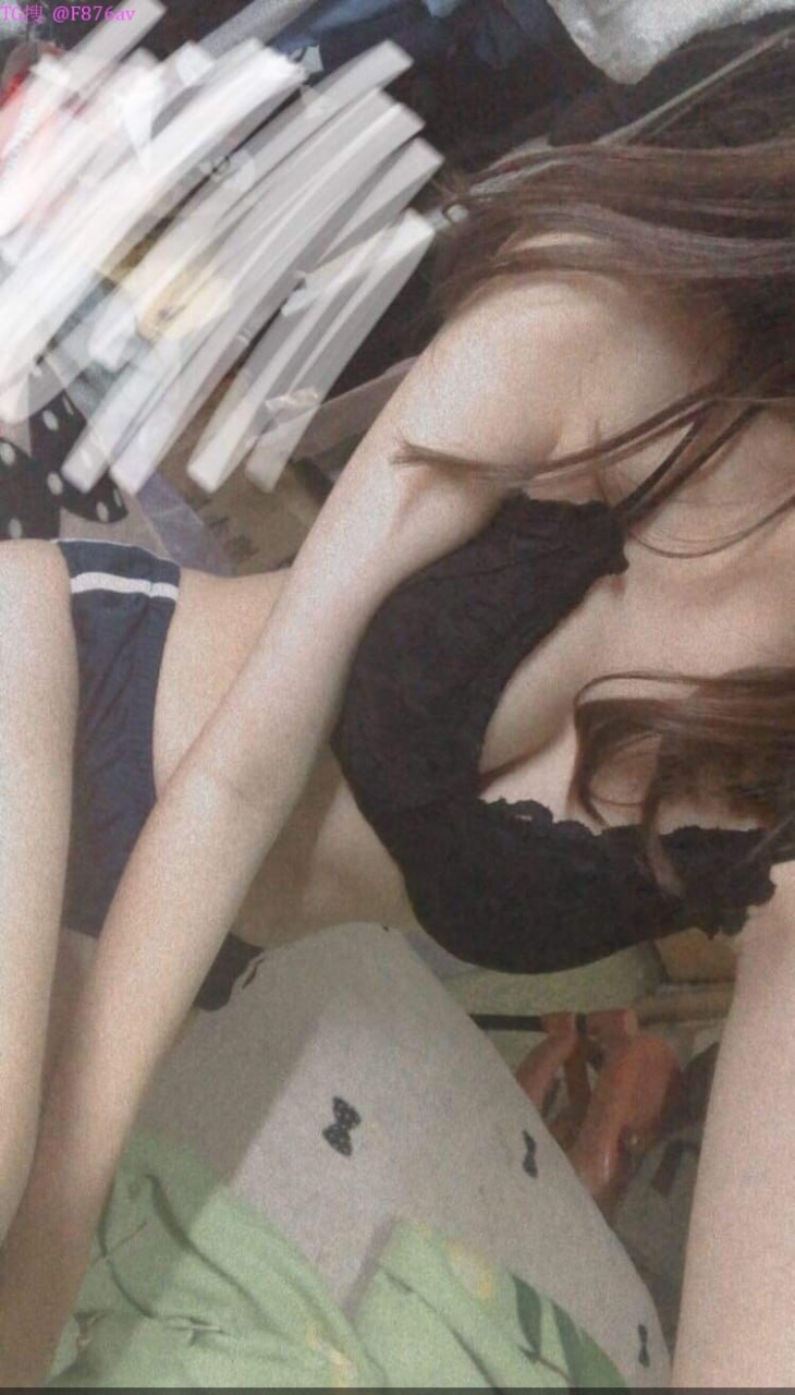 Cậu trai muốn trải đời lên mạng tìm gái bán dâm thì lại gặp má thằng bạn thân